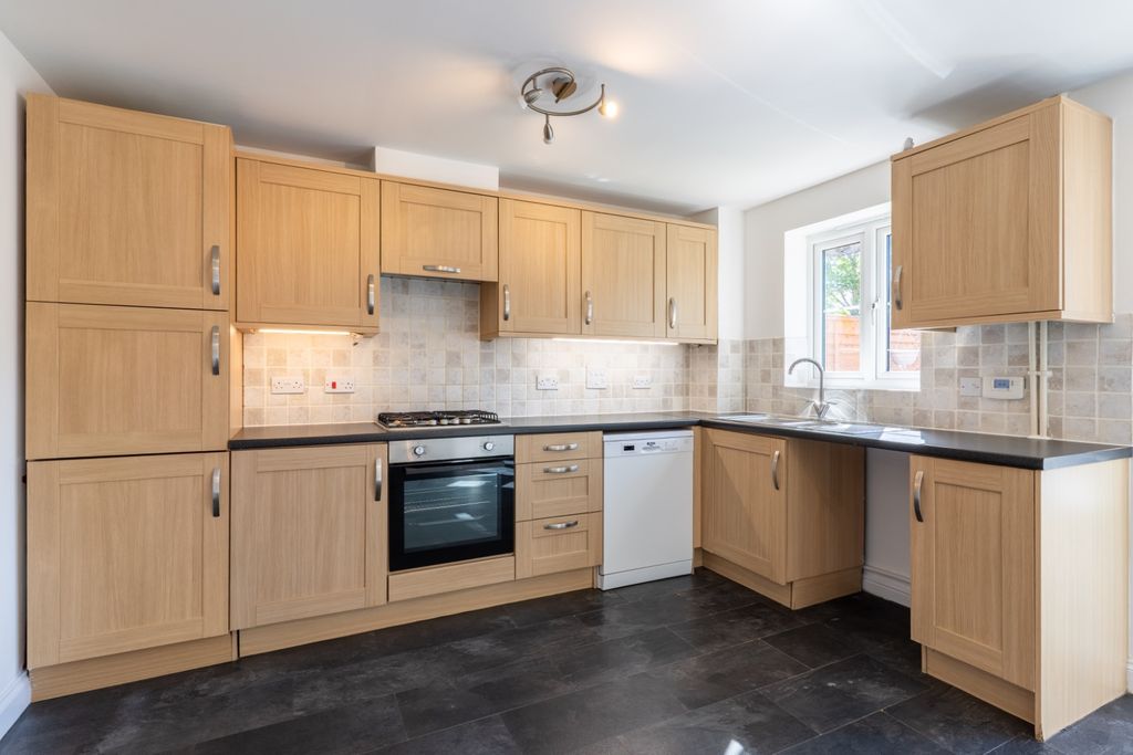 Property photo 3 of 22 4948195