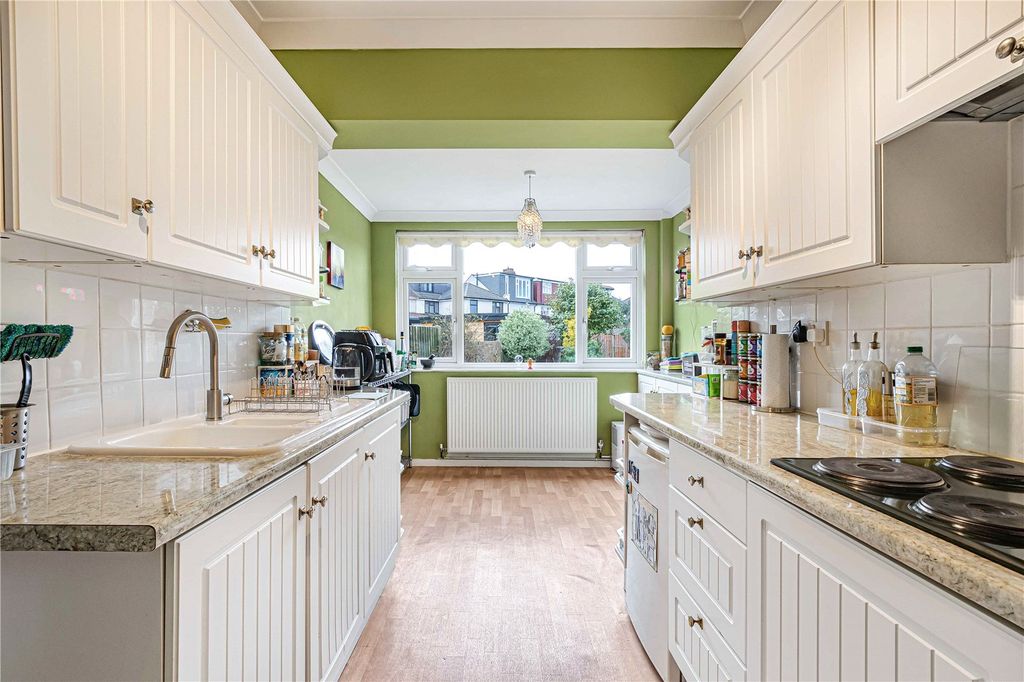Property photo 3 of 18 Kitchen