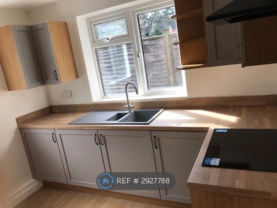 Property photo 2 of 7 Kitchen