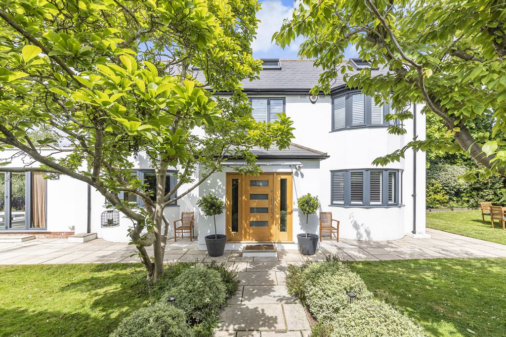 Property photo 1 of 17