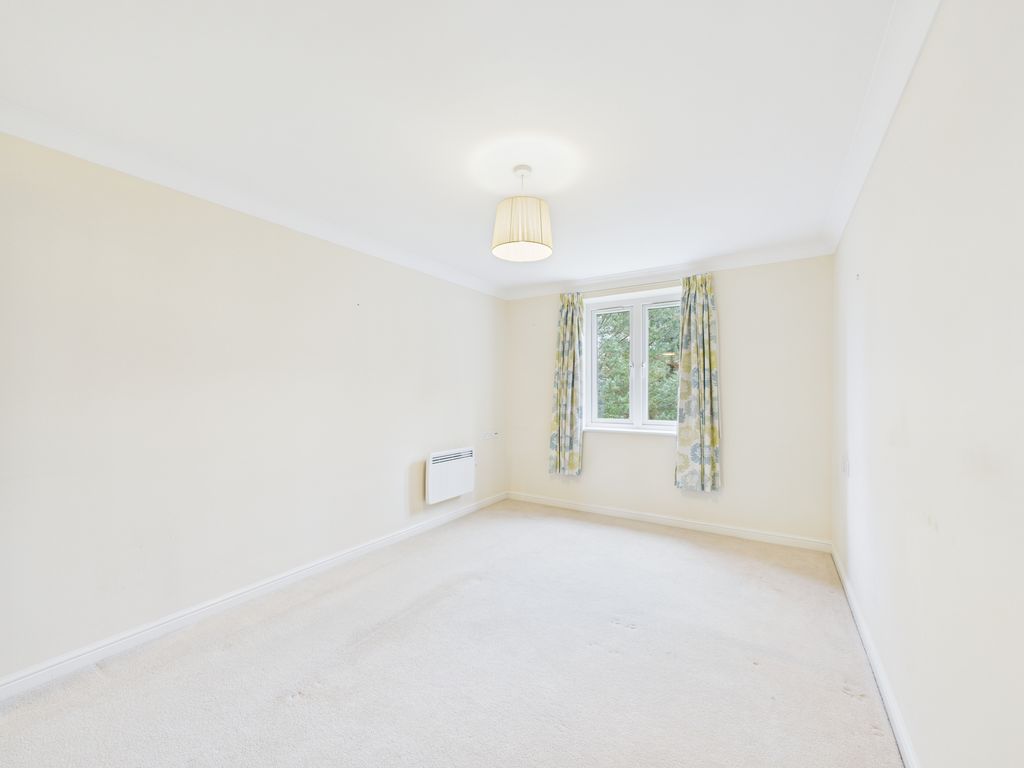 Property photo 3 of 14 Cam04018G0-Pr0402-Still015