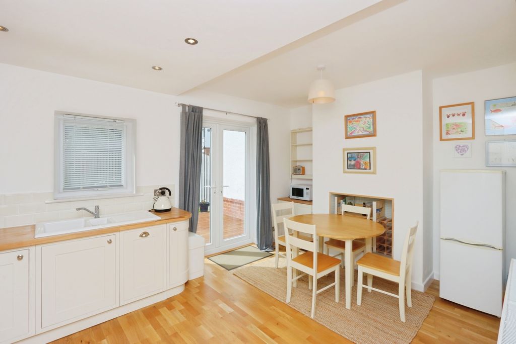 Property photo 3 of 17 Photo