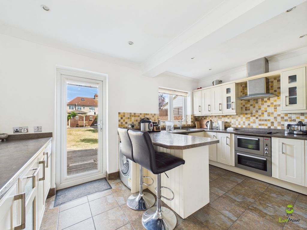 Property photo 1 of 17 Presented By Nicoleta At Ewemove Bexleyheath And D