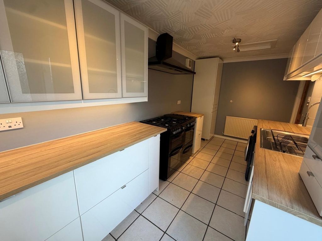 Property photo 3 of 12 Kitchen