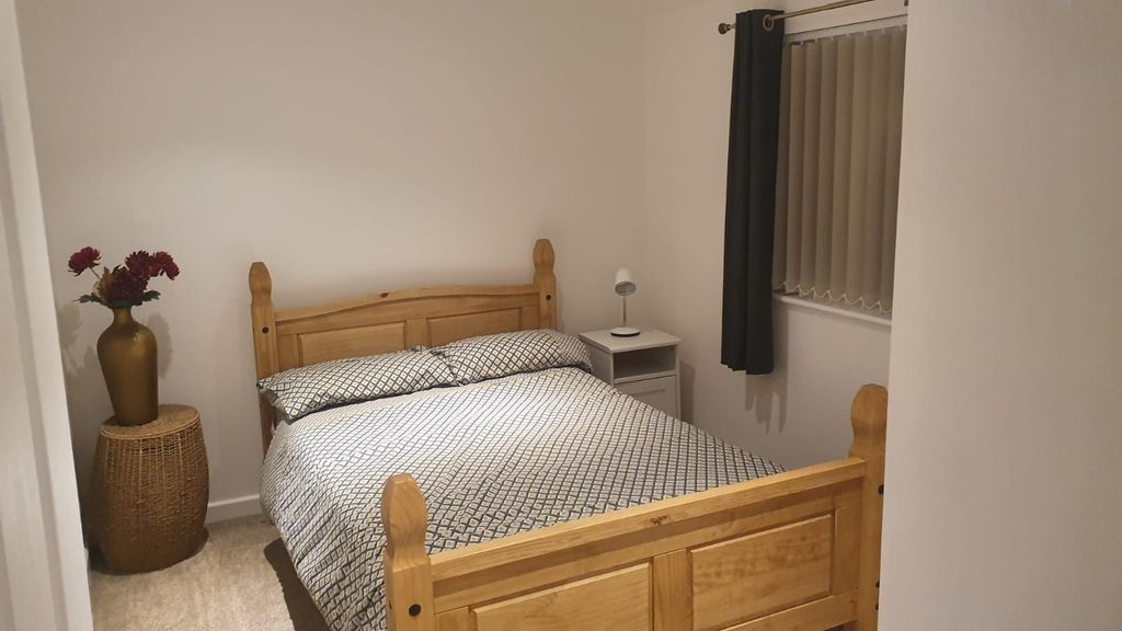 Property photo 1 of 5 A Cozy And Inviting Double Bedroom, Perfect For A ...