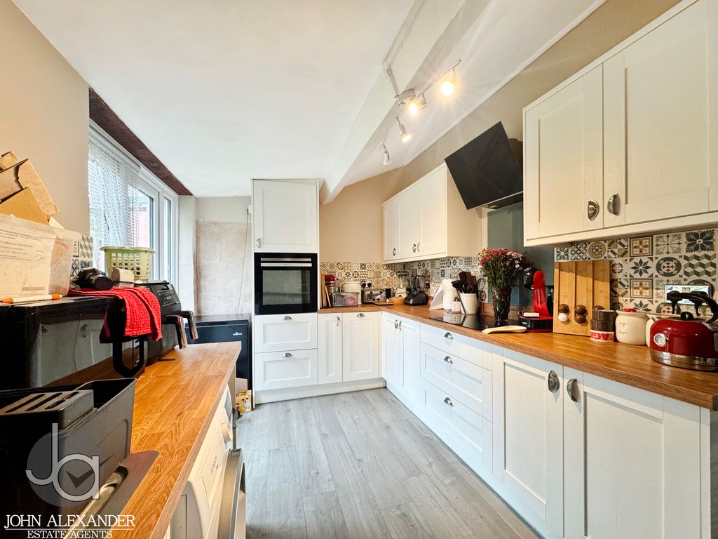 Property photo 3 of 11 20251002_160428775_0.5