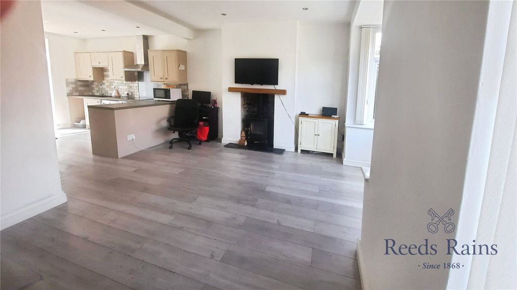 Property photo 2 of 16 Picture No. 04