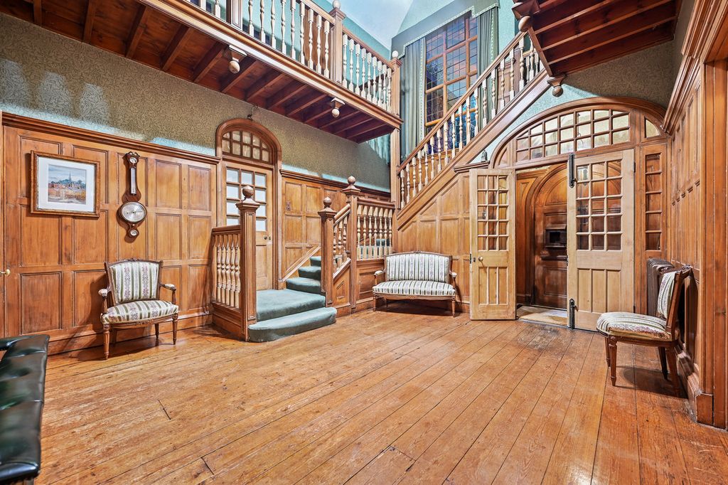 Property photo 3 of 44