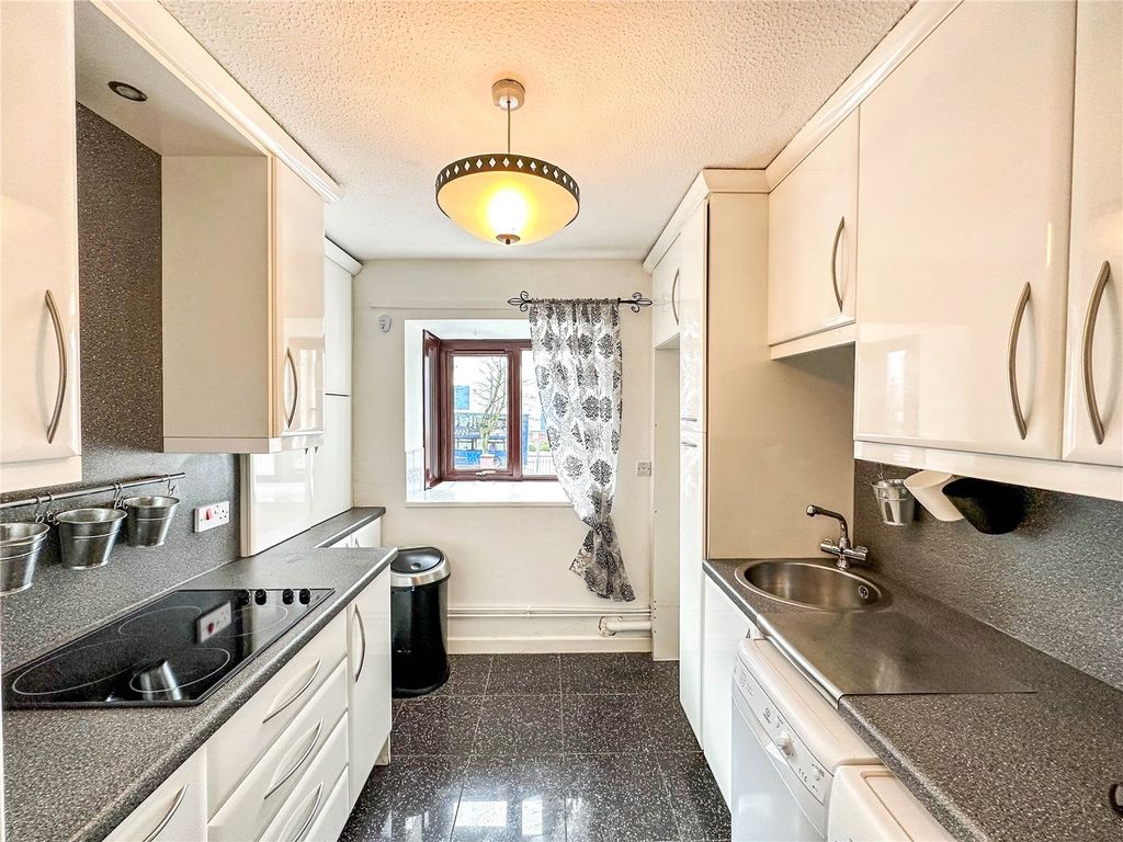 Property photo 3 of 10 Picture No. 04