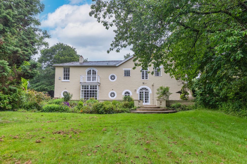 Property photo 2 of 31