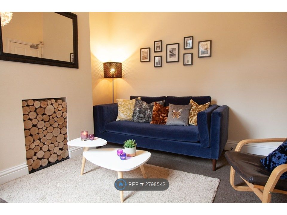 Property photo 3 of 16 Living Room