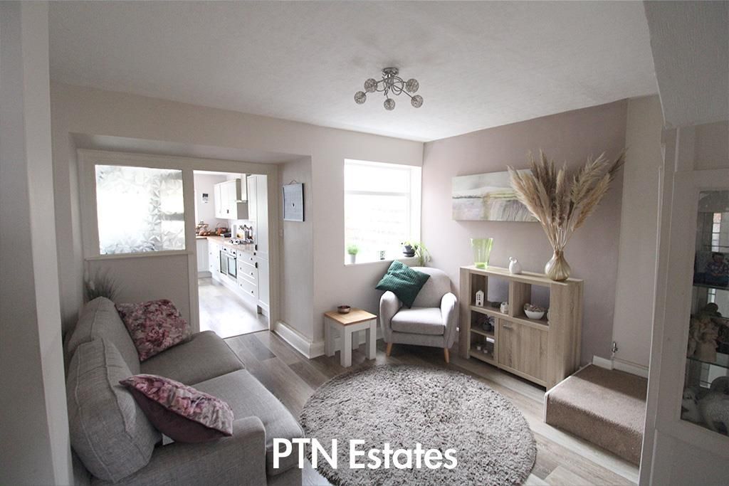 Property photo 2 of 25 Lobby.Jpg