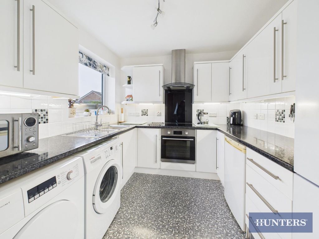 Property photo 3 of 13 Kitchen