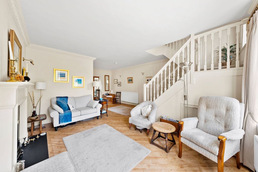 Property photo 2 of 33