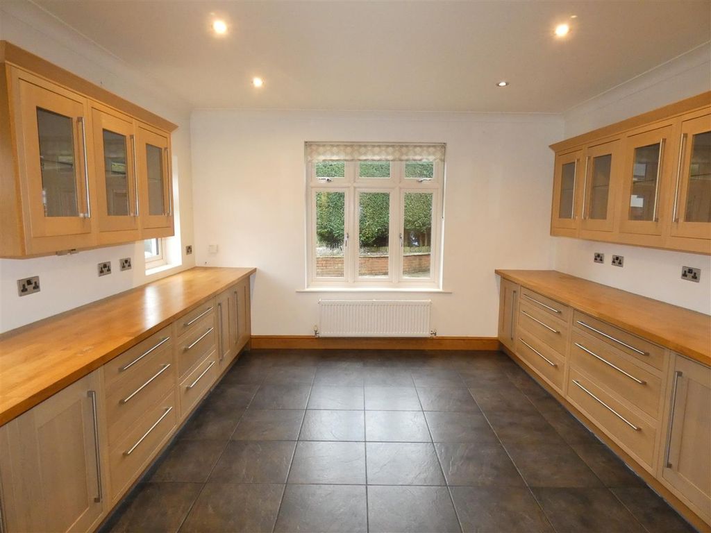 Property photo 2 of 29 Kitchen