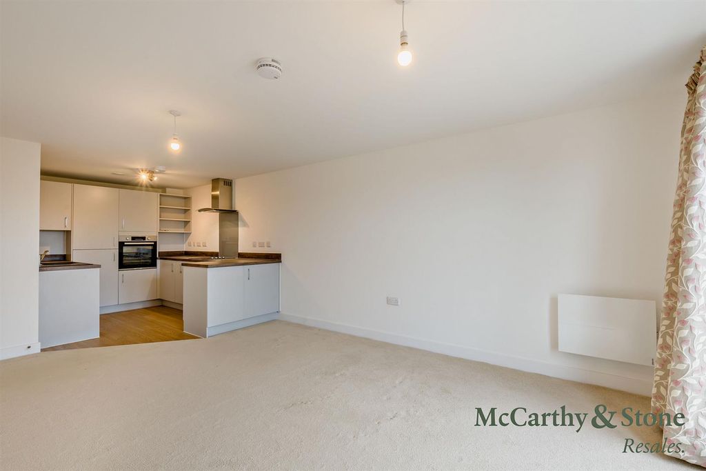 Property photo 3 of 27 8706825-Interior10-800.Jpg