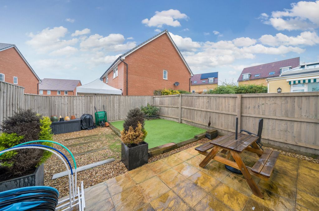 Property photo 3 of 12 Garden