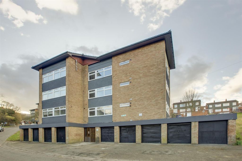 Property photo 1 of 11 Front Aspect