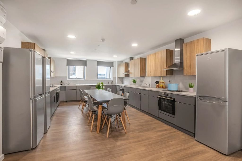 Property photo 2 of 12 O_1J1Fdprqsqbcjrrptgp9Iaov3K.Jpg