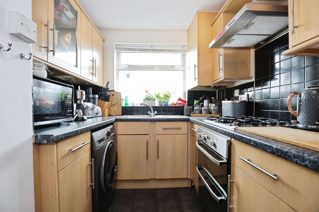 Property photo 3 of 12