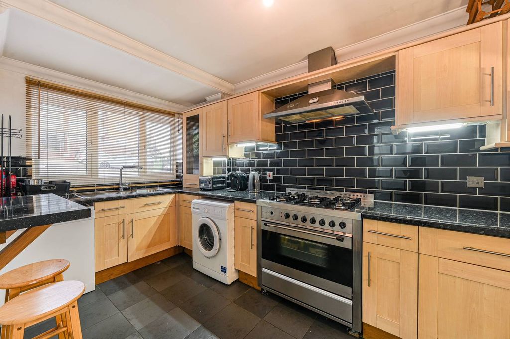 Property photo 1 of 33