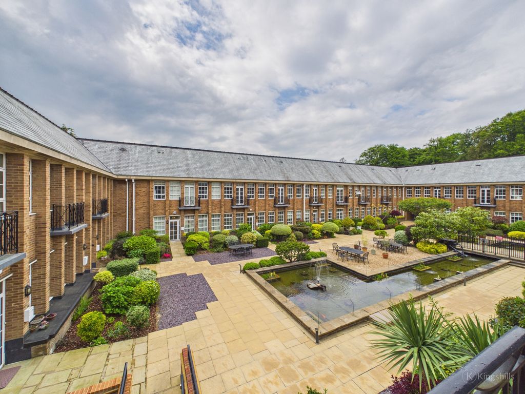 Property photo 1 of 14 20 The Water Gardens