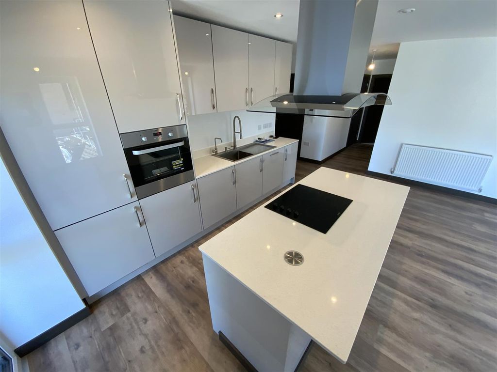 Property photo 3 of 9 Image00014.Jpg