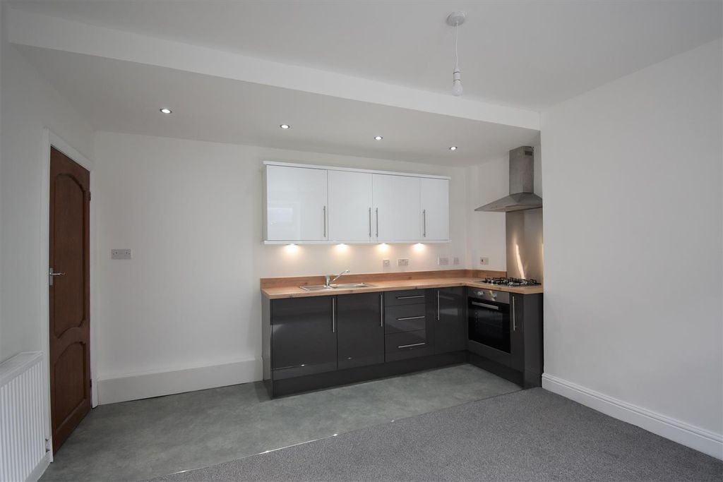 Property photo 2 of 9 Living Kitchen