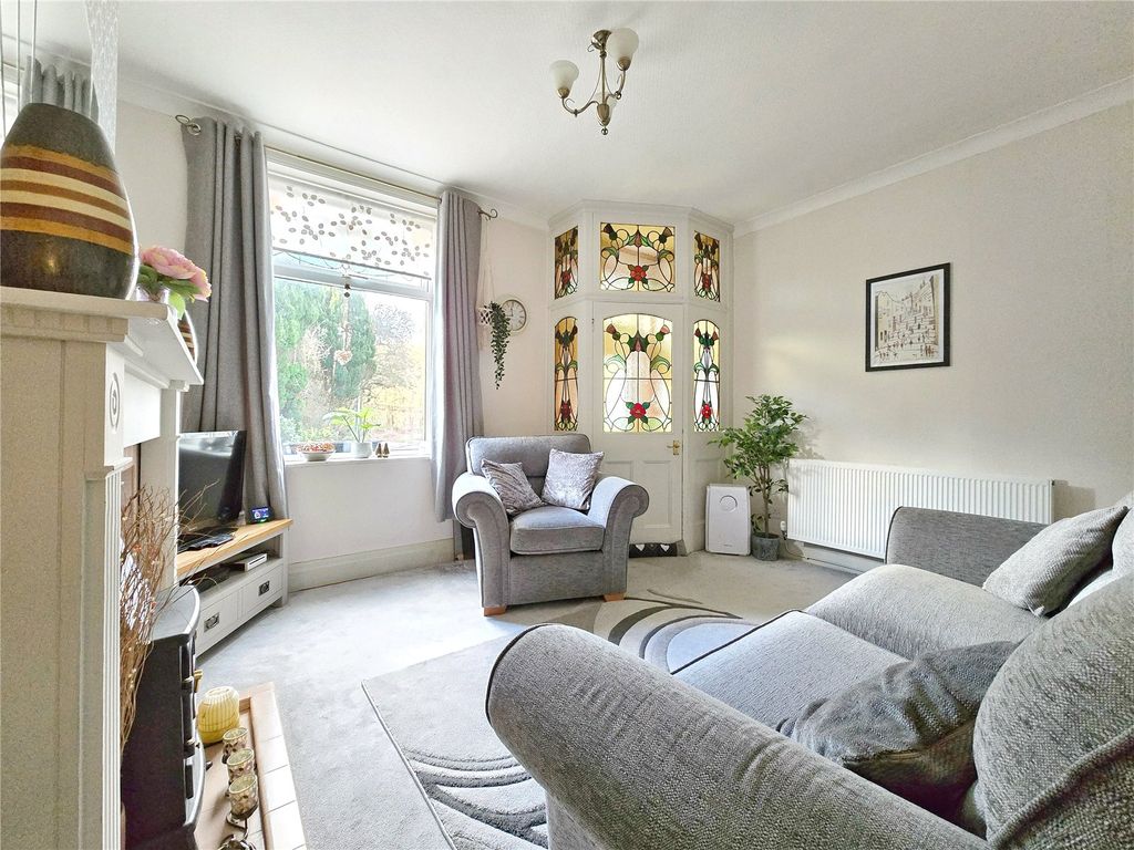 Property photo 2 of 19 Lounge