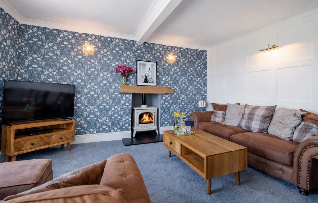 Property photo 2 of 56