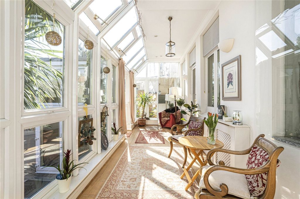 Property photo 3 of 19 Conservatory