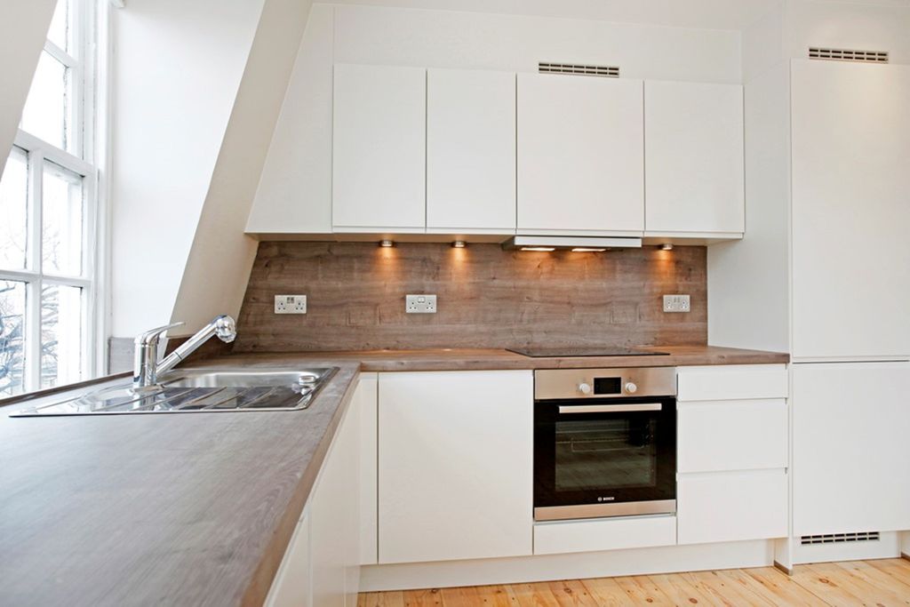 Property photo 3 of 11 Kitchen