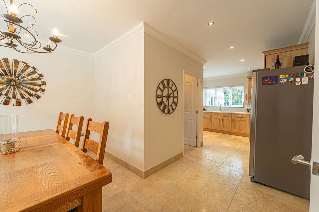 Property photo 3 of 58