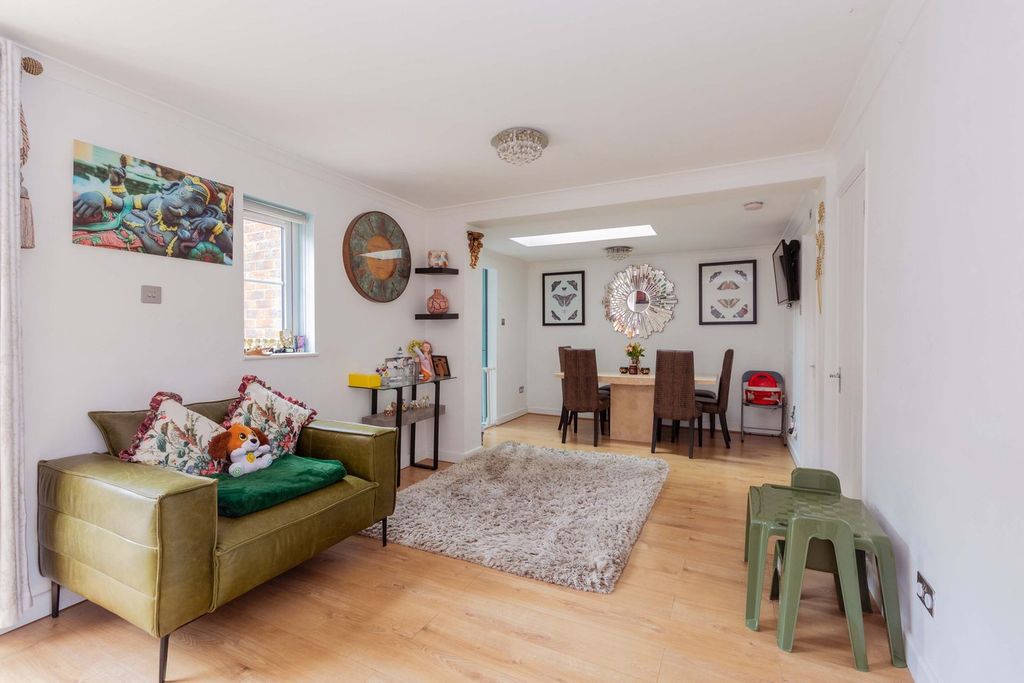 Property photo 3 of 17