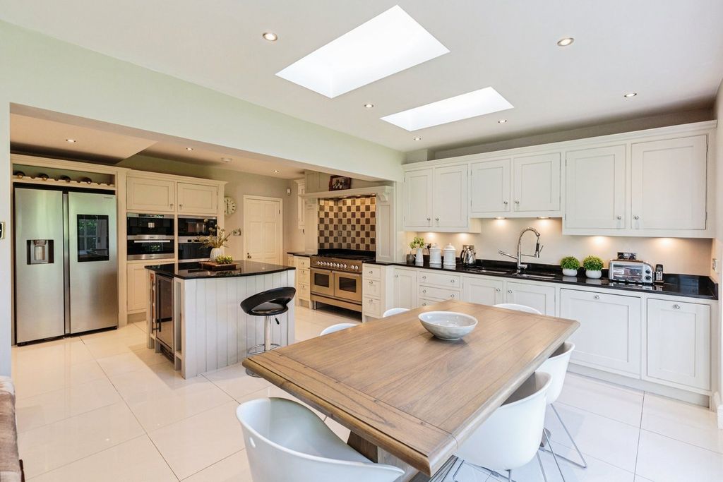 Property photo 2 of 35