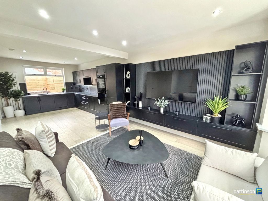 Property photo 2 of 23