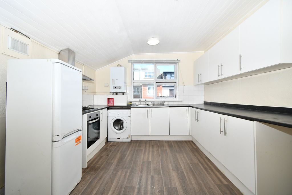 Property photo 2 of 7 1947353