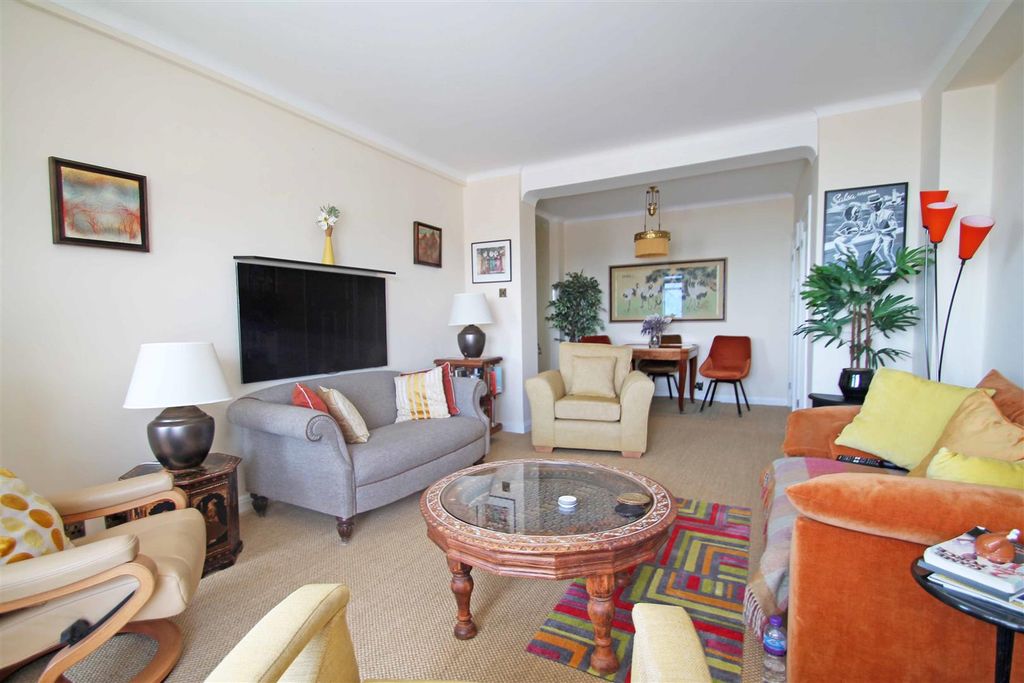 Property photo 3 of 17 Living Room