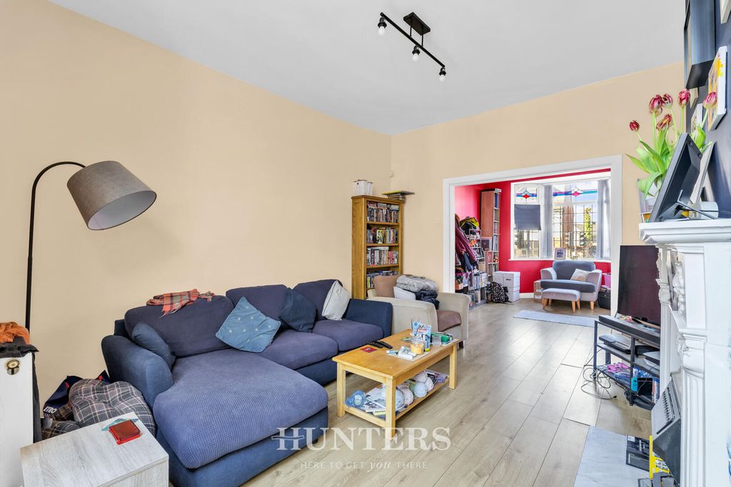 Property photo 1 of 17 Living Room