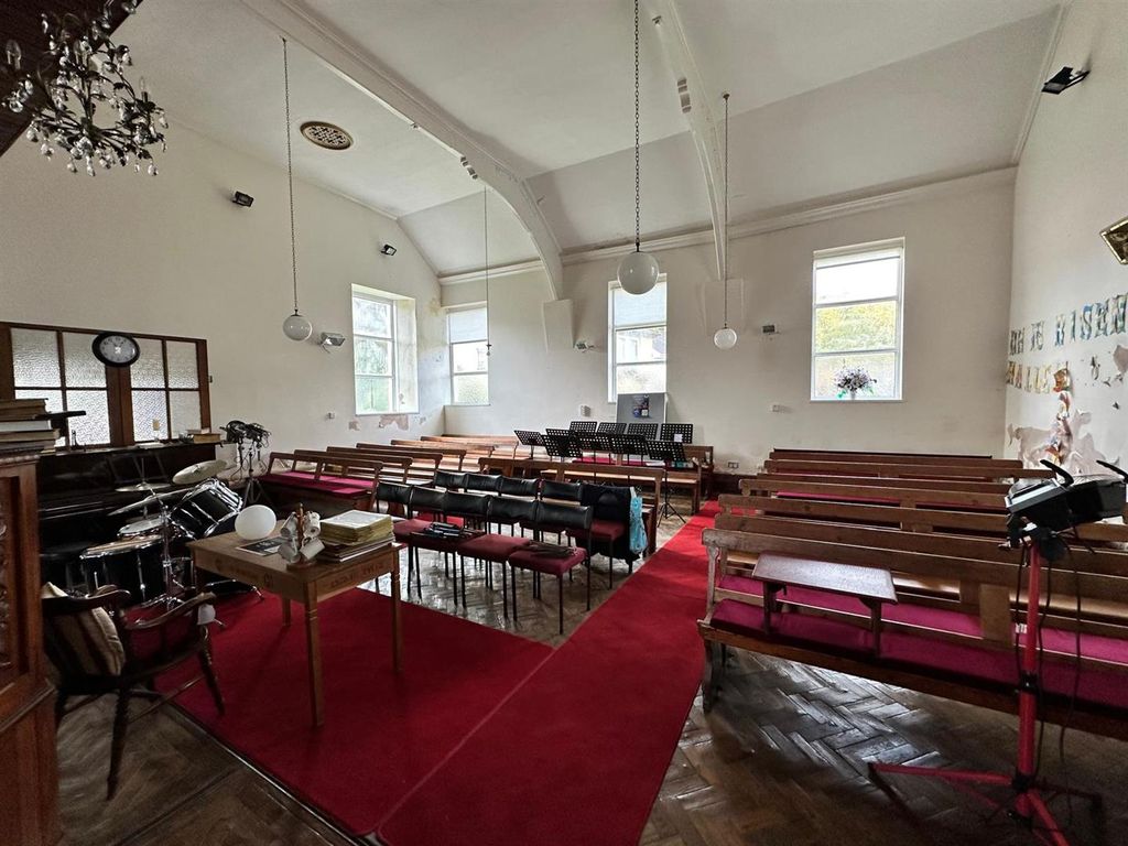 Property photo 3 of 12 Nave