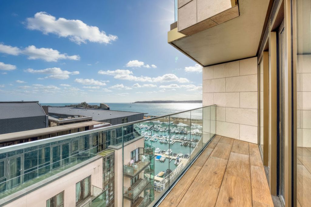 Property photo 2 of 21