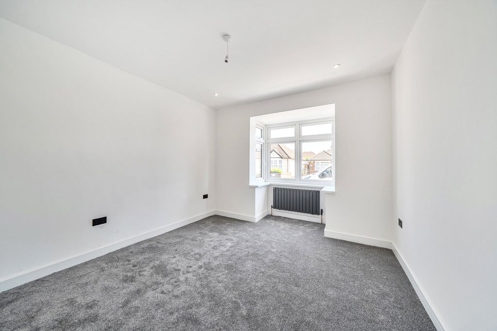 Property photo 2 of 19 Picture No. 14
