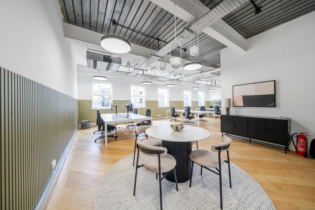 Property photo 3 of 23 131272913685566215d780.Jpg