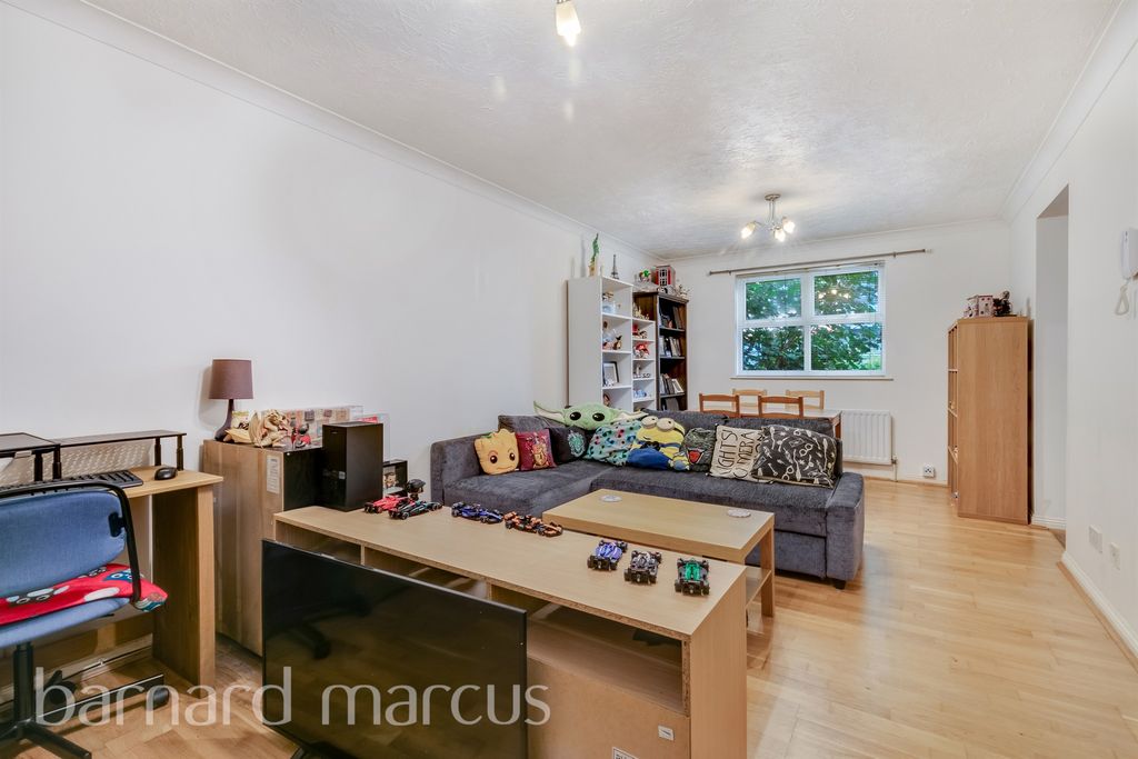 Property photo 2 of 8