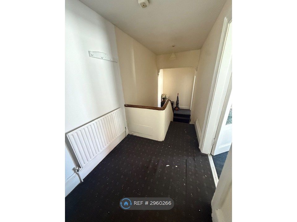 Property photo 3 of 7 Entrence