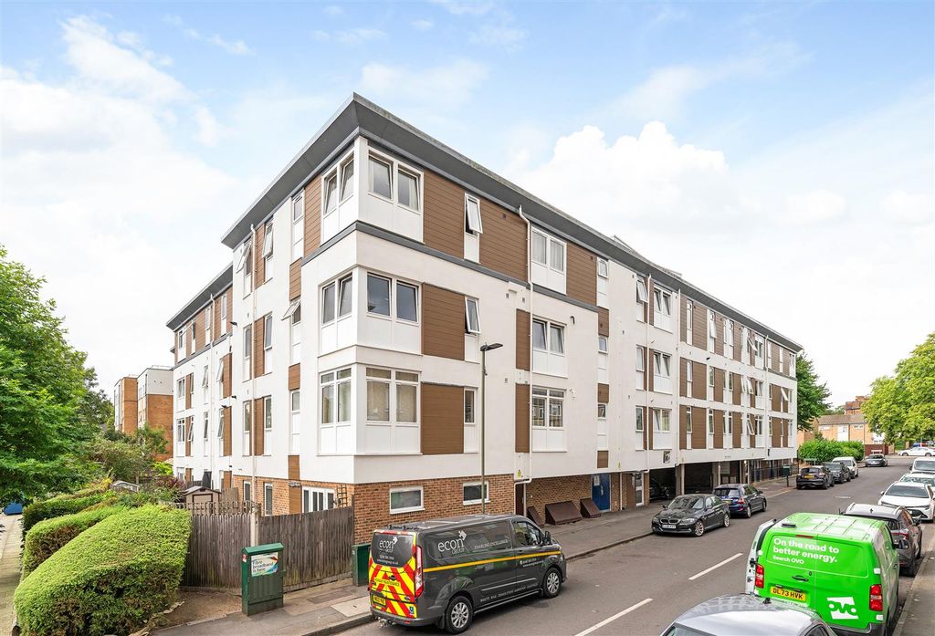 Property photo 3 of 10 Weighton Road-11.Jpg