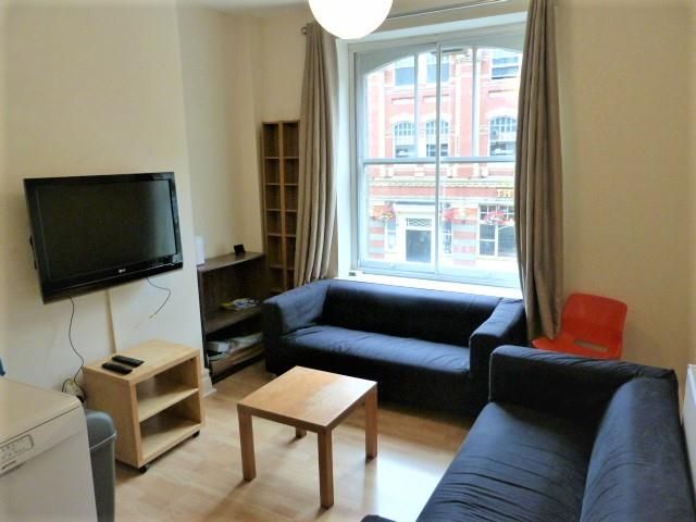 Property photo 3 of 9 Living Area