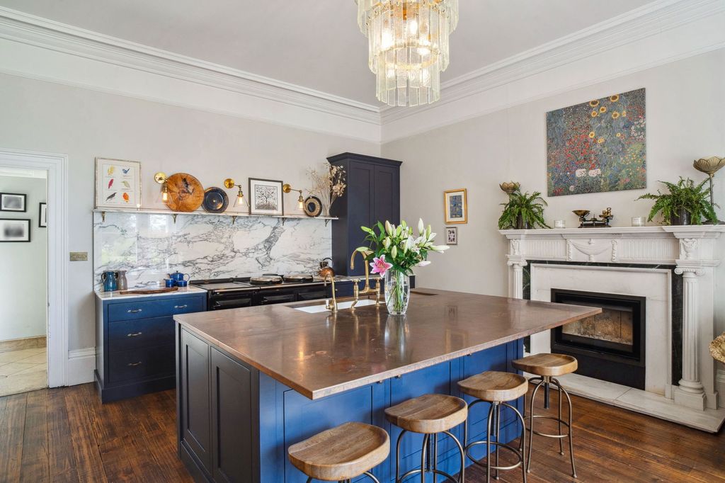 Property photo 2 of 24