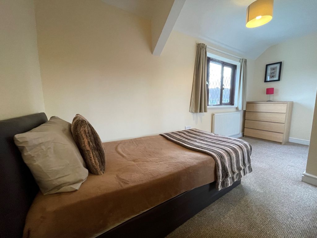 Property photo 1 of 3