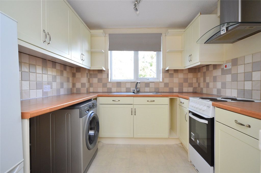 Property photo 2 of 10 Kitchen